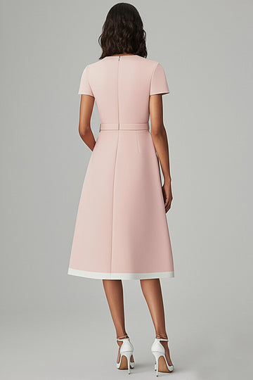 Robe à col bateau rose à corbeilles avec ceinture